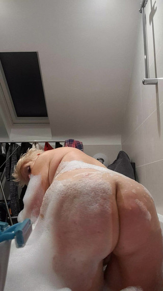 Bath time bubbles with Joolz