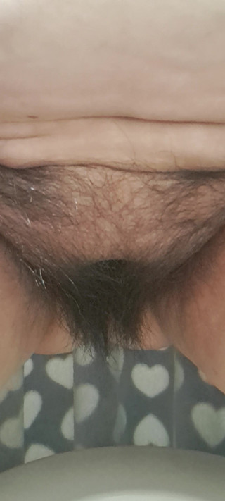 I Drips Urine on Her Pussy Hairs