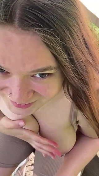 I Met a Beautiful Girl on a Dating Site. She Gave Me a Blowjob on Our First Date in the Park