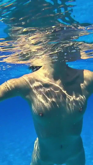 Stunning Girl Swims Nude on Public Beach