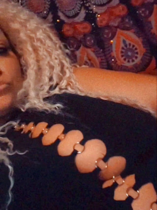 Playing with my sweet pussy