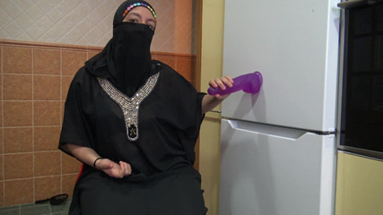 Saudi Arab Cuckold Wife Wants Big Dicks