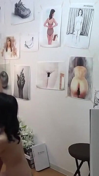 Slender Mature Lady Who Volunteered as a Nude Model