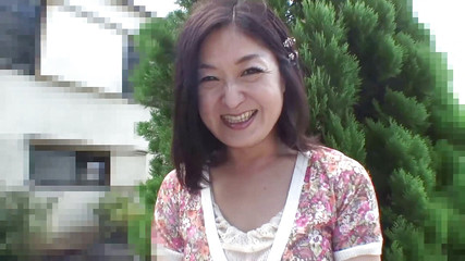 Brunette hottie strips inside