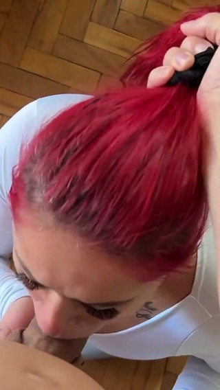 Depois Do Banho, Uma Surpresa: MILF Ruiva Recebe Creme Especial No Rosto