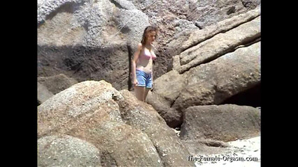 Genie Bunny Wanted to Masturbate on the Beach