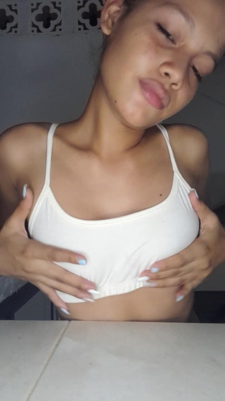 Beautiful Skinny 18 Year Old Woman Leaks Video in Underwear