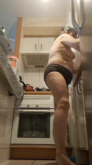 Clean Kitchen Un Topples