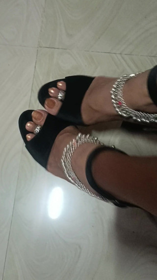 Tamil Mistress Hot and Gorgeous Feet for Tamil Slaves