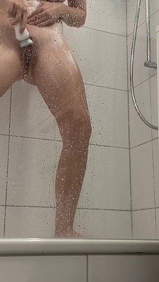 10 Minutes Fun Under the Shower