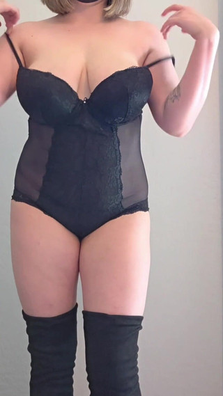 Strip Tease in Lingerie