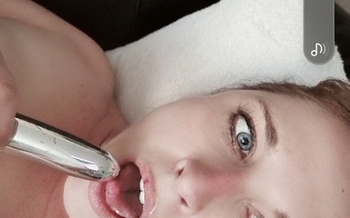 SexyMary's become horny again and satisfy herself with vibrator