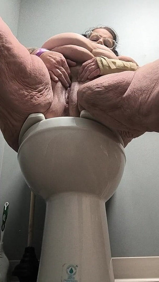 She's Enjoying Rubbing Her Pussy on the Toilet