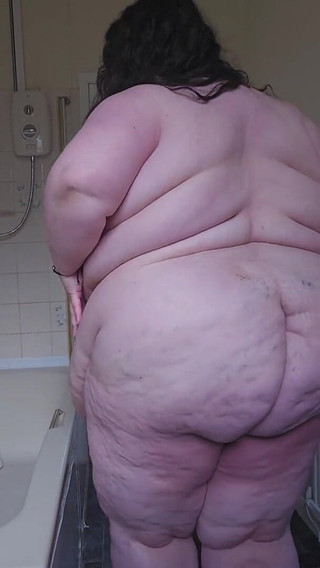 SSBBW Goddess Bathroom Strip and Catwalk