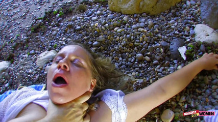 The Guy Outdoor Fingers a Busty MILFs Ass Before Offering Her a Big Cock