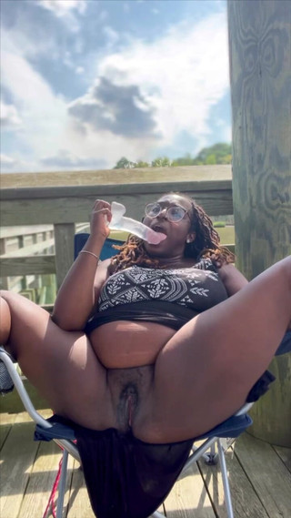 Nookiescookies Fucked Her Pussy on a Fishing Pier