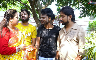 Desi Mallu Bhabhi Hardcore Different Position of Sex with Four Local Desi Boys When She Was Alone at Home ( Gangbang )