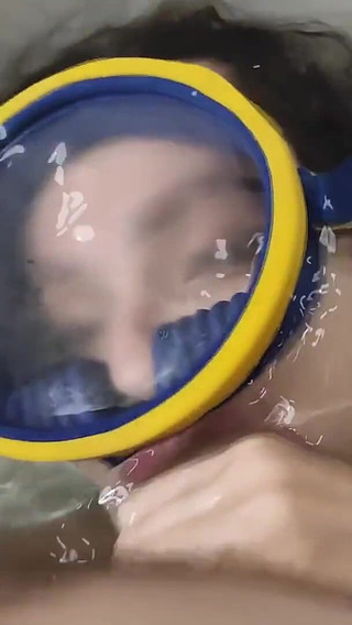 3 Minutes Underwater Breath Holding, Squirting, Blowjob