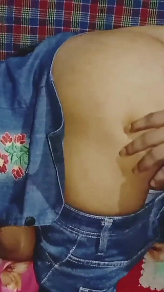 18 Year Old College Girl First Time Sex Video with Boyfriend