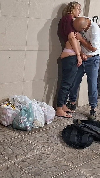 College Students Skip Class and Have Sex Behind the Building in Secret