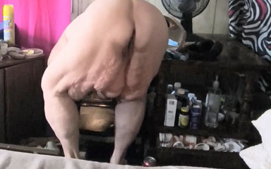 Cleaning Her Box Got Her Juicy Box Hot