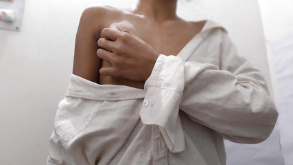 Teen Girl Shows off Her Perfect Body in the Morning Because It's so Horny