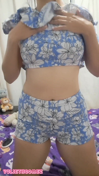 18 Year Old College Girl Loses a Bet and Shows Me Her Tits