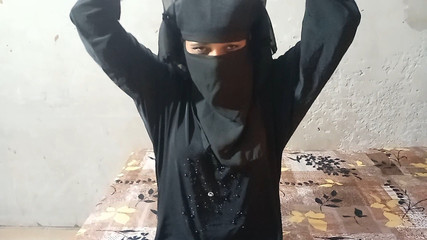 Muslim Babe Was Doing Footjob