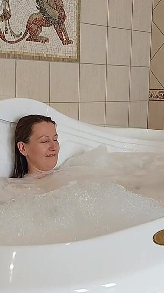 I Bathed My "jungle" in a Jacuzzi. Hairy Woman Wery Wet